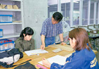 木彫工房では少人数制できめ細かな事業が行われている（静岡文化芸術大学）