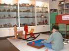 中野区「おもちゃ美術館3階企画展示コーナー」では年2回の企画展と手づくりおもちゃの教室が開かれている